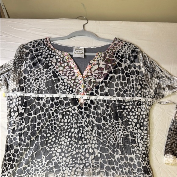 Black and Pink Asymmetrical Blouse with Relaxed Fit - Picture 10 of 11